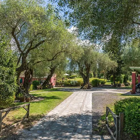 Triklino Estate Villa Áfra
