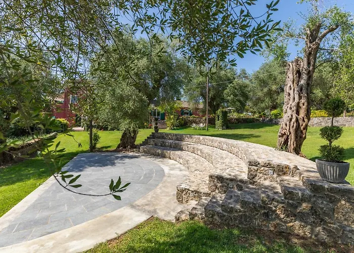 Triklino Estate * Áfra