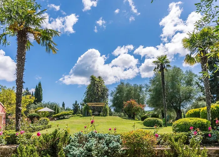 Triklino Estate Vilă