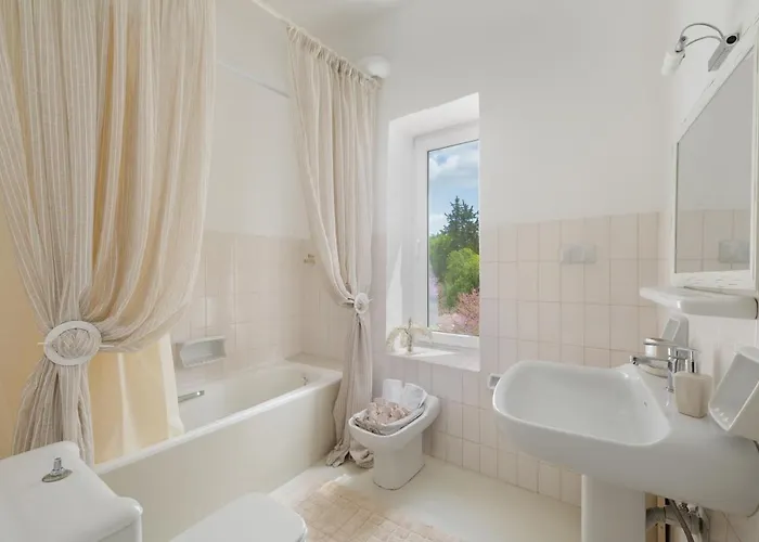 Triklino Estate * Áfra