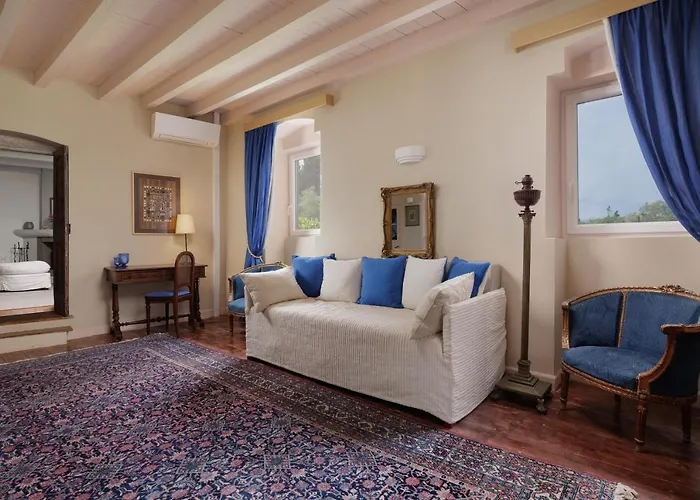 Triklino Estate * Áfra